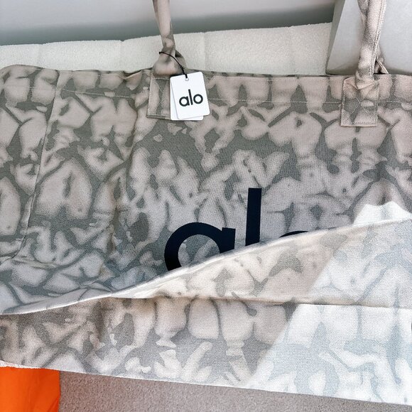 BRAND NEW ALO BAG WITH PACKAGING - Picture 3 of 5